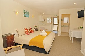 Dukes Midway Lodge