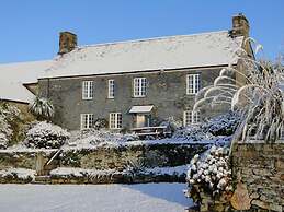 Degembris Farmhouse
