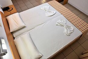 Ideal Hotel