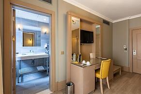 Seraglio Hotel & Suites