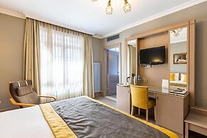 Seraglio Hotel & Suites