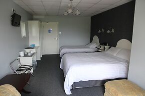 5 Corners Guest Inn