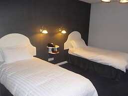 5 Corners Guest Inn