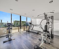 Oaks Redcliffe Mon Komo Suites
