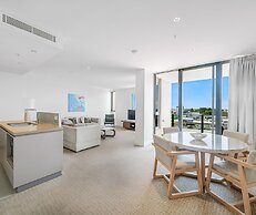 Oaks Redcliffe Mon Komo Suites