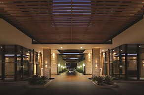 Oaks Redcliffe Mon Komo Suites