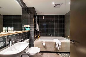 Oaks Redcliffe Mon Komo Suites