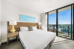 Oaks Redcliffe Mon Komo Suites