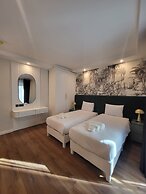 Carlton Hotel