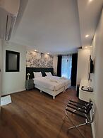 Carlton Hotel