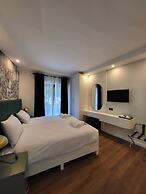 Carlton Hotel