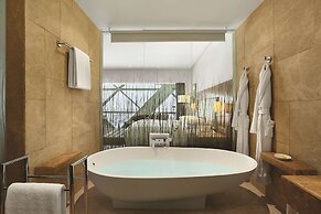 ANDAZ CAPITAL GATE ABU DHABI, BY HYATT