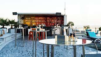 ANDAZ CAPITAL GATE ABU DHABI, BY HYATT