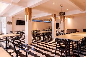 Hotel Manantial