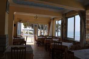 Paramonas Hotel