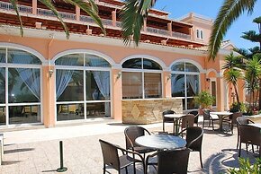 Paramonas Hotel