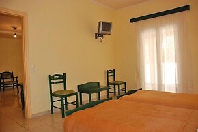Paramonas Hotel