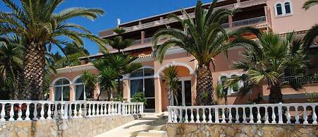 Paramonas Hotel