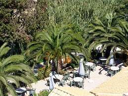 Paramonas Hotel