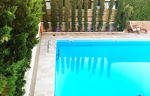 Armata Boutique Hotel