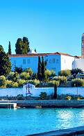 Armata Boutique Hotel