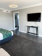 Cascades Motor Inn