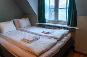 Trolltunga Hotel