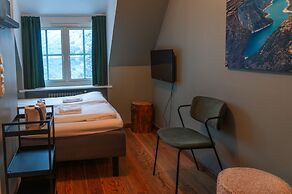 Trolltunga Hotel
