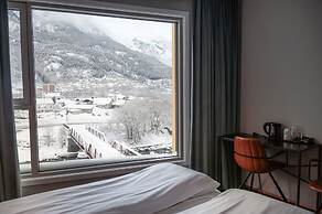 Trolltunga Hotel