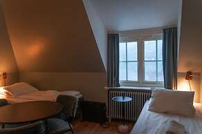 Trolltunga Hotel
