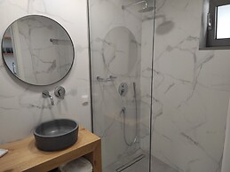 Melissa Apartments, Studios & Suites
