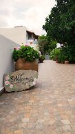 Melissa Apartments, Studios & Suites