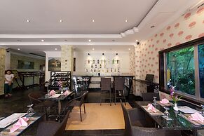 Parklane Hotel