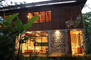 Hamadryade Lodge