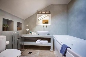 Almyra Hotel