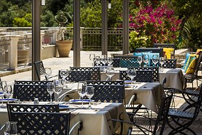 Almyra Hotel