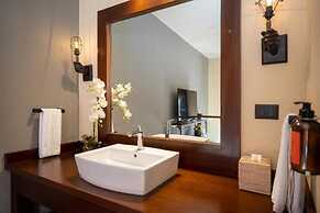 Casa Mia Suites