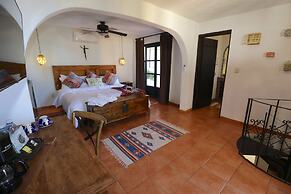 Casa Mia Suites
