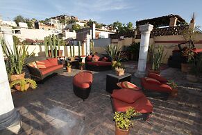 Casa Mia Suites
