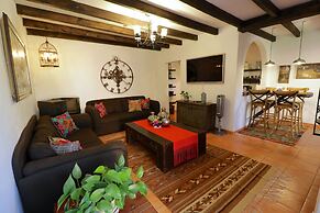 Casa Mia Suites