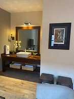 Casa Mia Suites