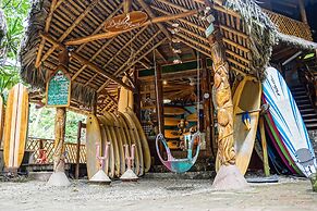 Balsa Surf Camp by Rotamundos