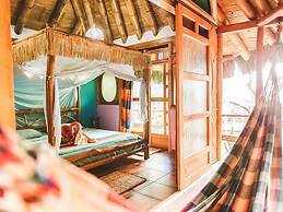 Balsa Surf Camp by Rotamundos