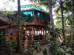 Balsa Surf Camp by Rotamundos