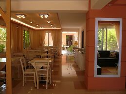 Avra Hotel
