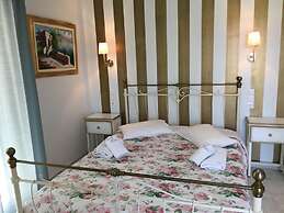 Avra Hotel