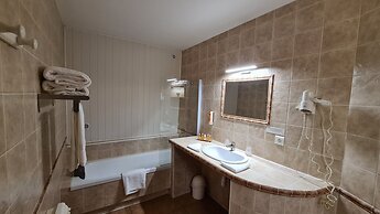 Logis Hotel La Bastide St Bach