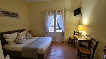 Logis Hotel La Bastide St Bach