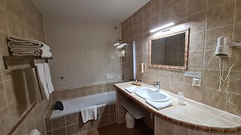 Logis Hotel La Bastide St Bach