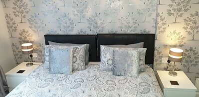 The Roslyn Hotel